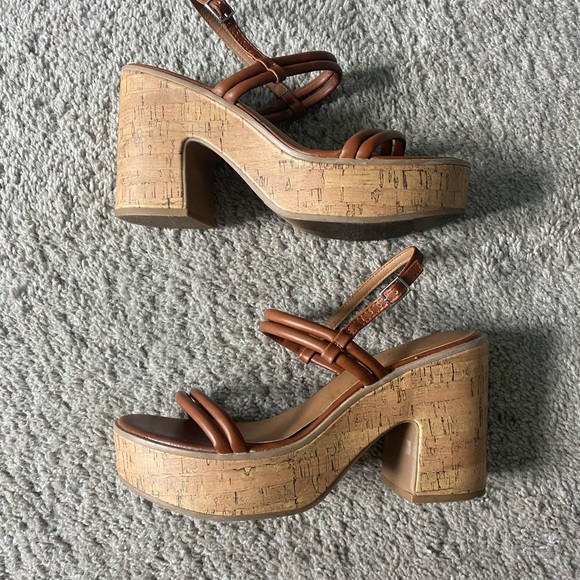 Heels - Picture 4 of 4